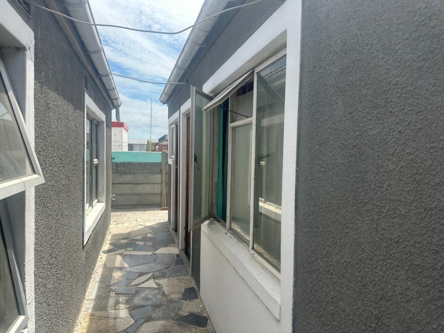 4 Bedroom Property for Sale in Electric City Western Cape